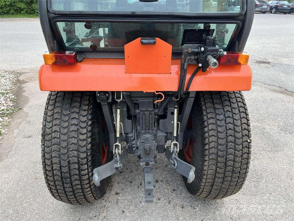 Kubota ST-30 Traktori