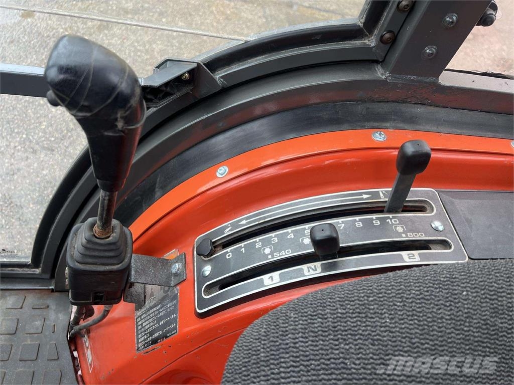 Kubota ST-30 Traktoriai