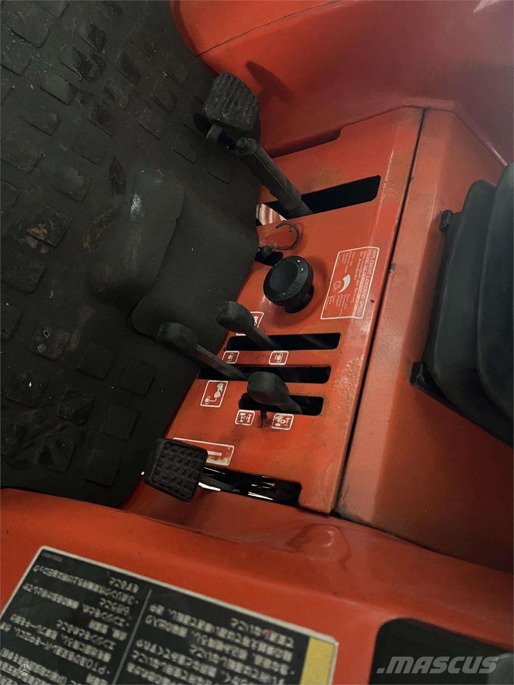 Kubota ST-30 Traktoriai