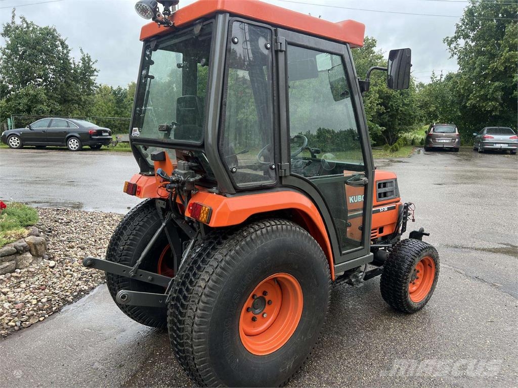 Kubota ST-30 Traktoriai