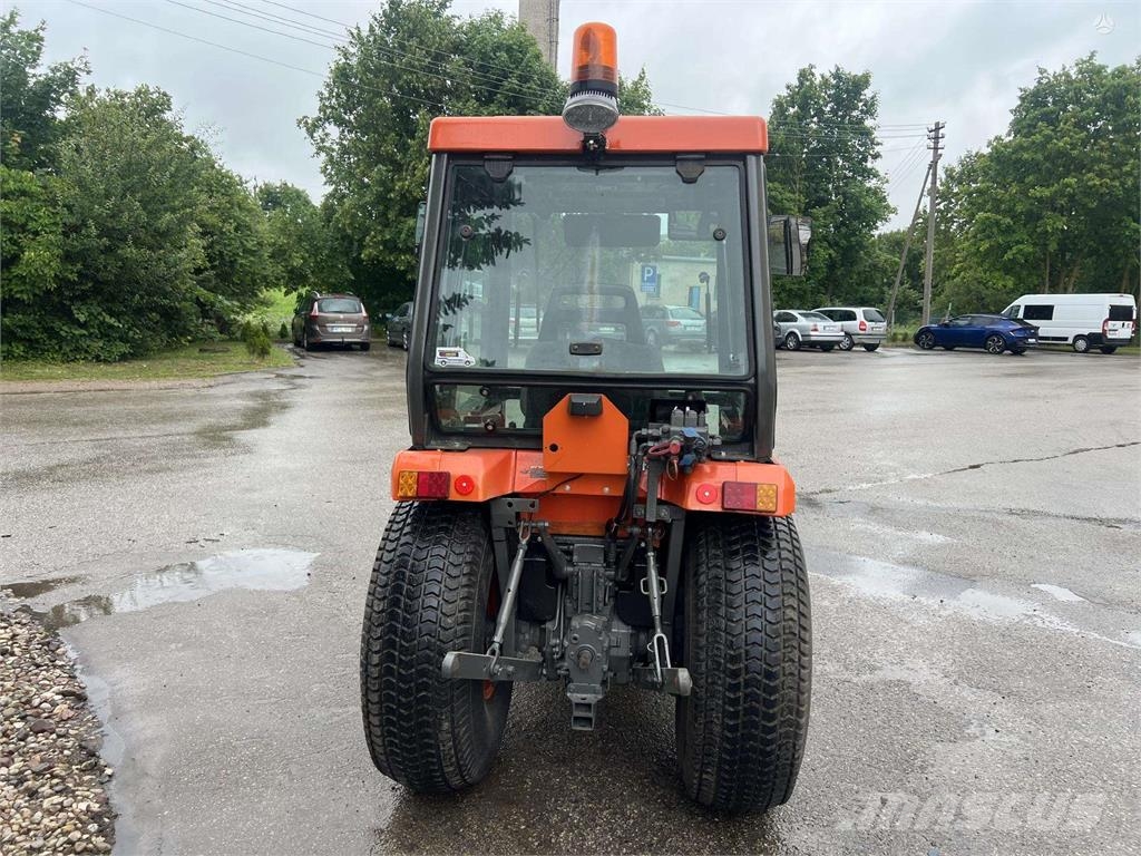 Kubota ST-30 Traktoriai