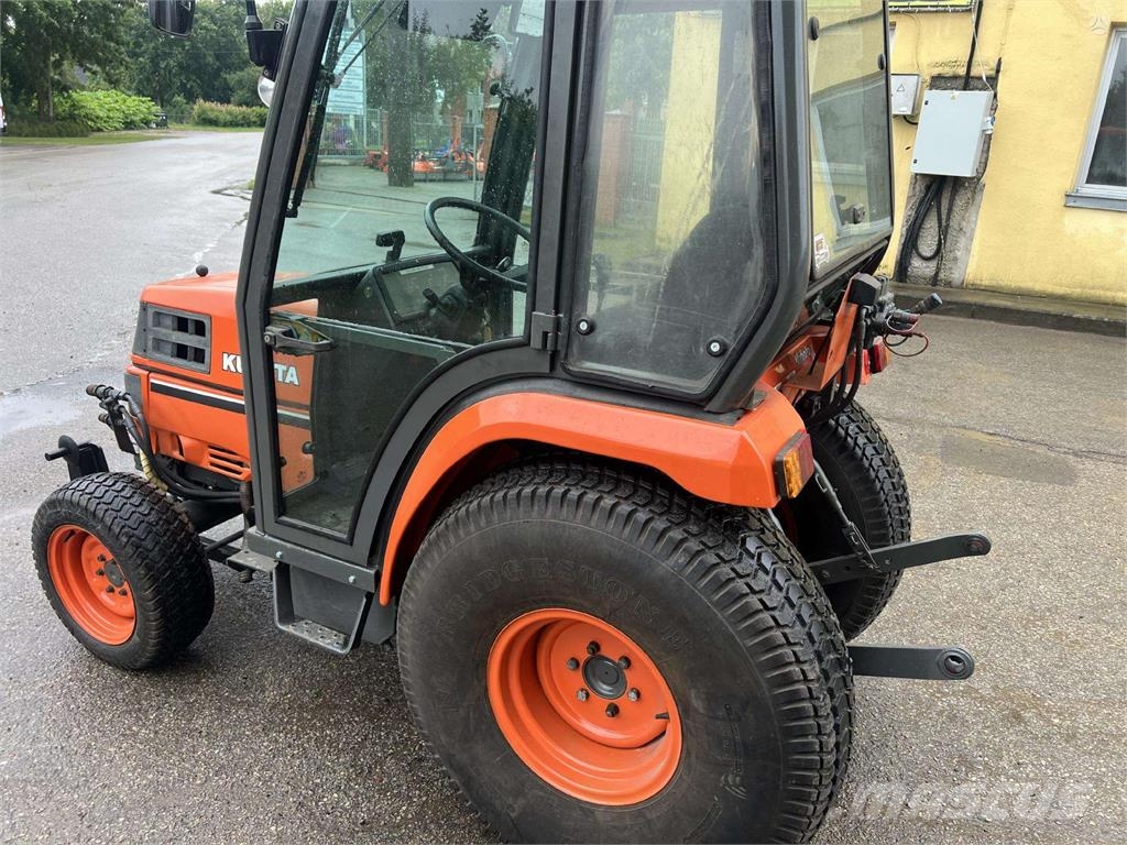 Kubota ST-30 Traktoriai