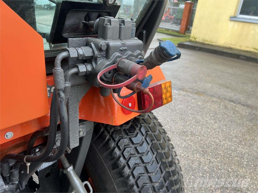 Kubota ST-30 Traktoriai