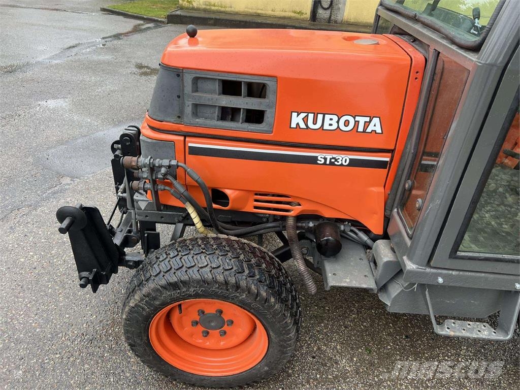 Kubota ST-30 Traktoriai