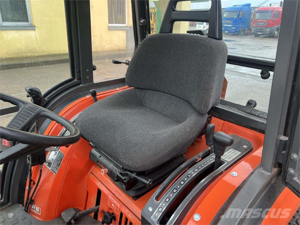 Kubota ST-30 Traktoriai
