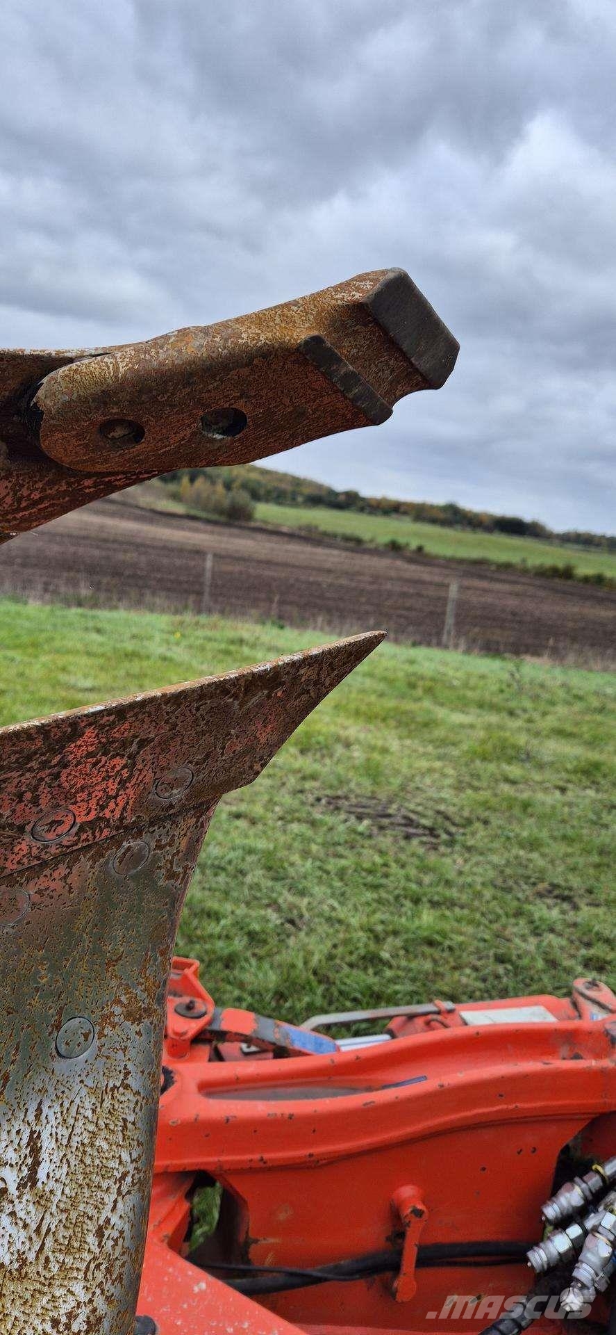 Kuhn VARI-MASTER 153 5 Korpusų Obični plugovi