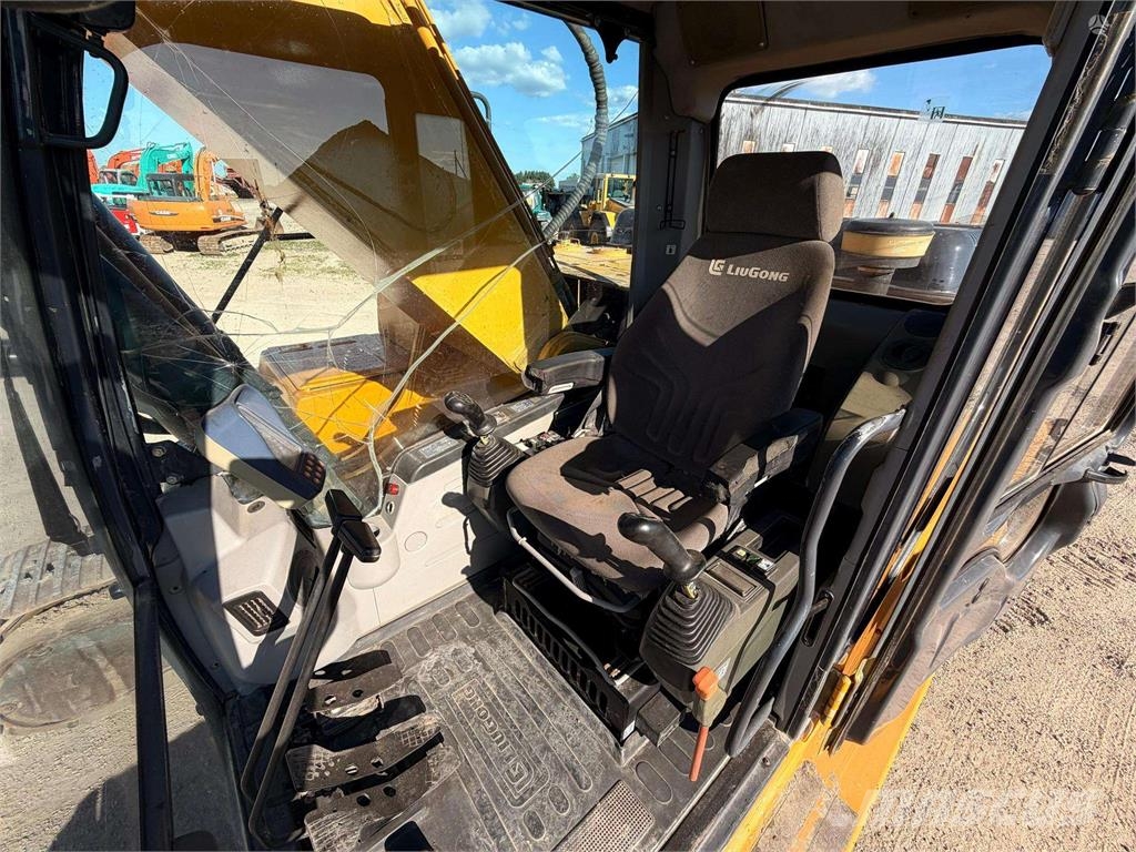 LiuGong CLG 936 E ( komatsu ) Pásová rýpadla
