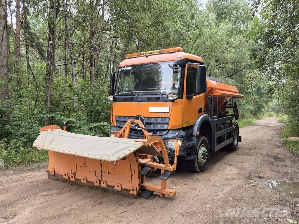 MB Trac Arocs 4x4 Снежные отвалы и плуги