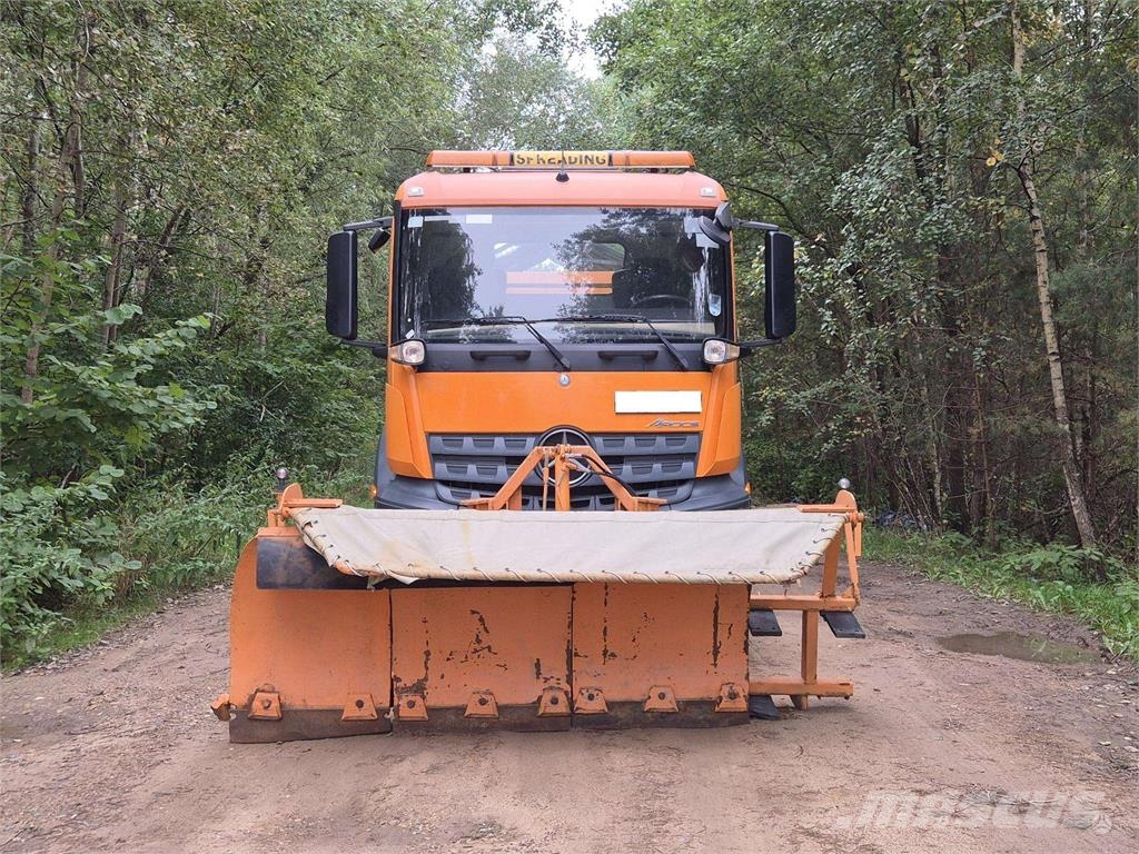MB Trac Arocs 4x4 Снежные отвалы и плуги