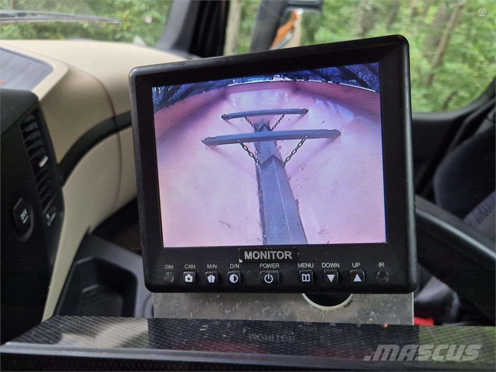 MB Trac Arocs 4x4 Снежные отвалы и плуги