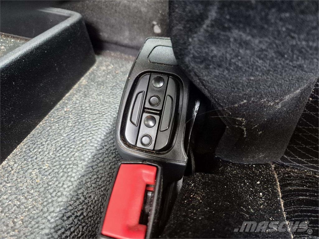 MB Trac Arocs 4x4 Снежные отвалы и плуги