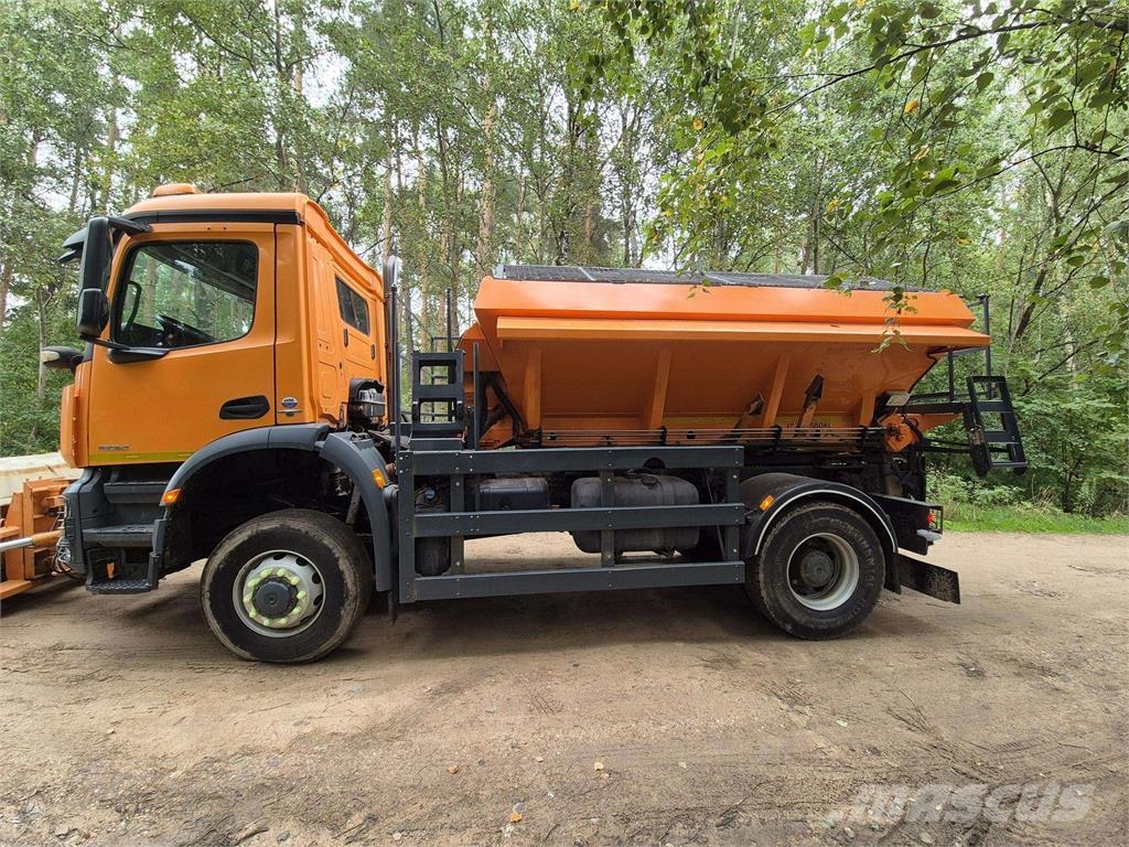 MB Trac Arocs 4x4 Снежные отвалы и плуги