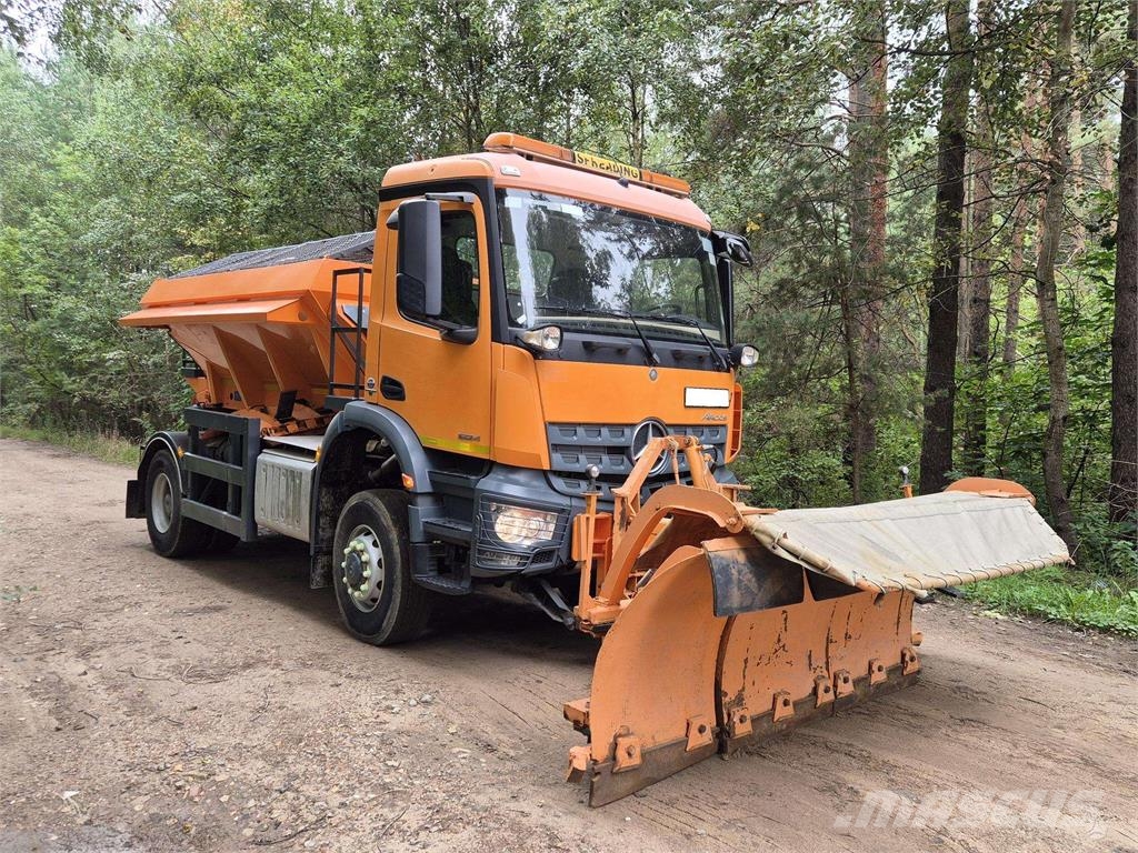 MB Trac Arocs 4x4 Снежные отвалы и плуги