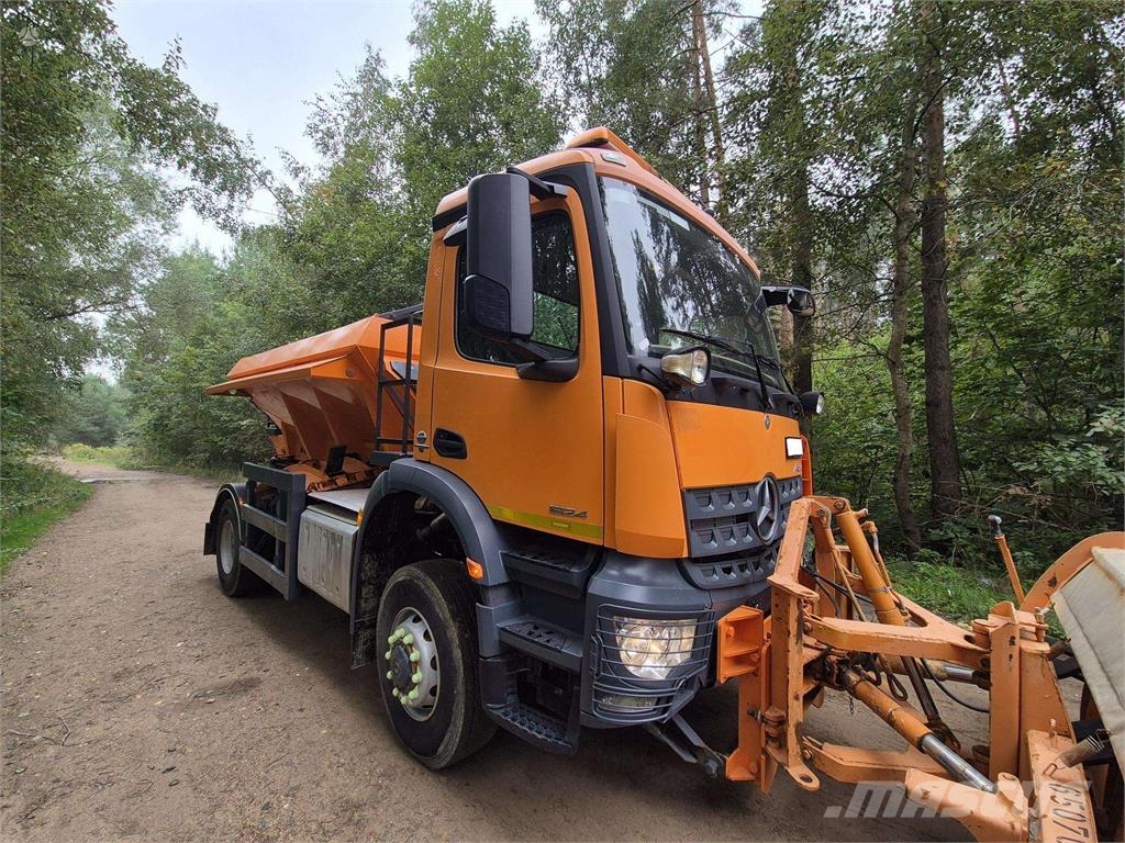 MB Trac Arocs 4x4 Снежные отвалы и плуги