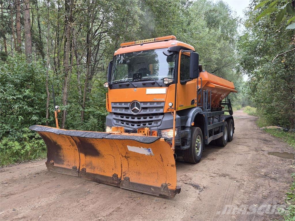 MB Trac Arocs 6x6 Schneeschilde und -pflüge