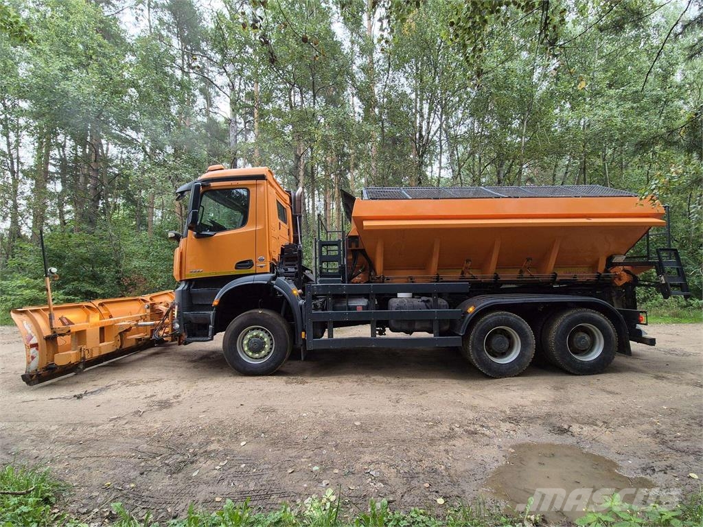 MB Trac Arocs 6x6 Schneeschilde und -pflüge