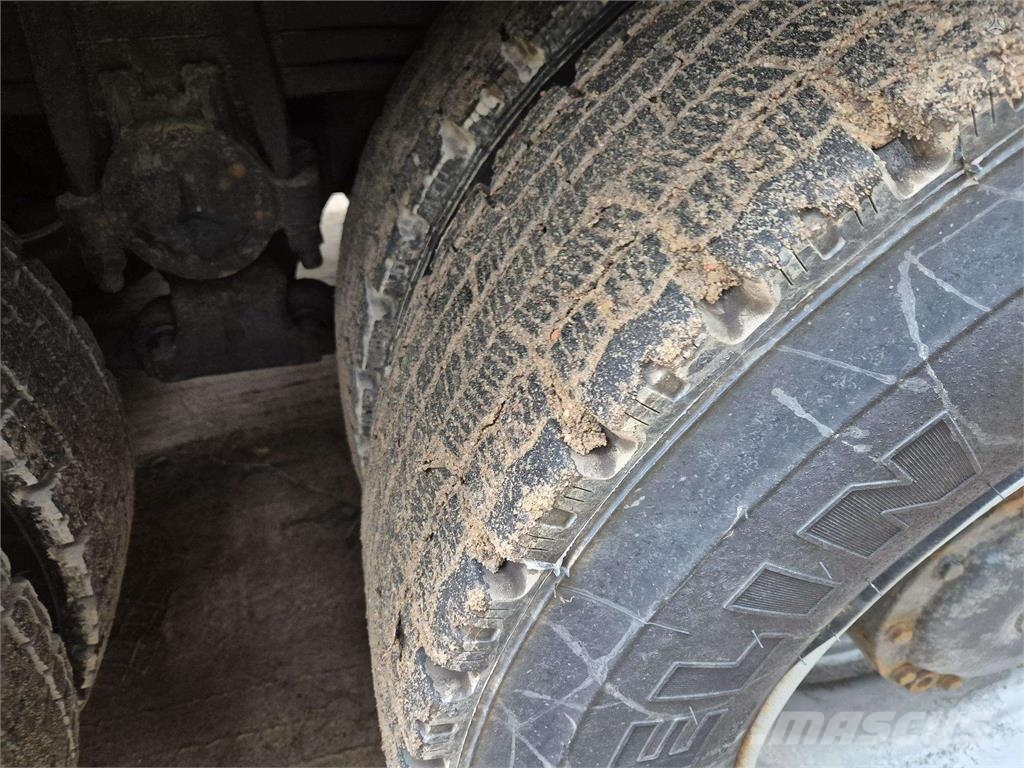 MB Trac Arocs 6x6 Schneeschilde und -pflüge
