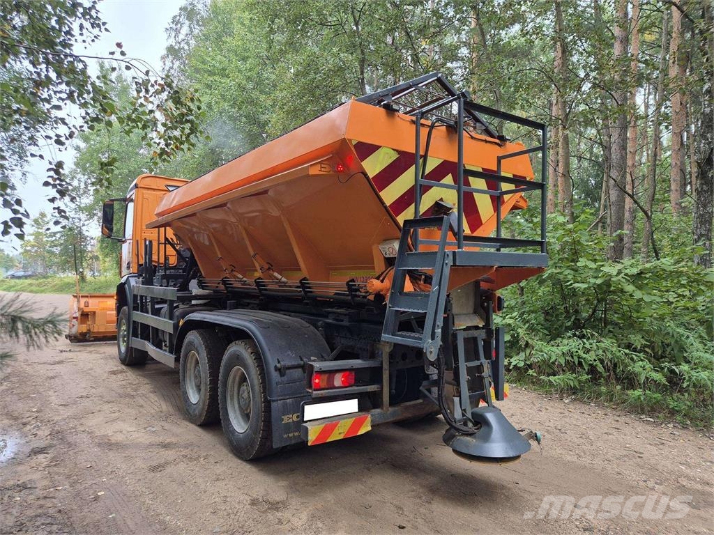 MB Trac Arocs 6x6 Schneeschilde und -pflüge