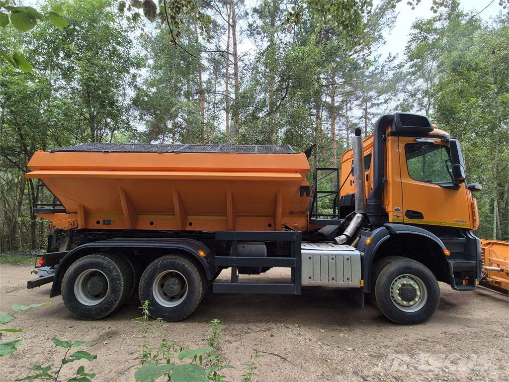 MB Trac Arocs 6x6 Schneeschilde und -pflüge