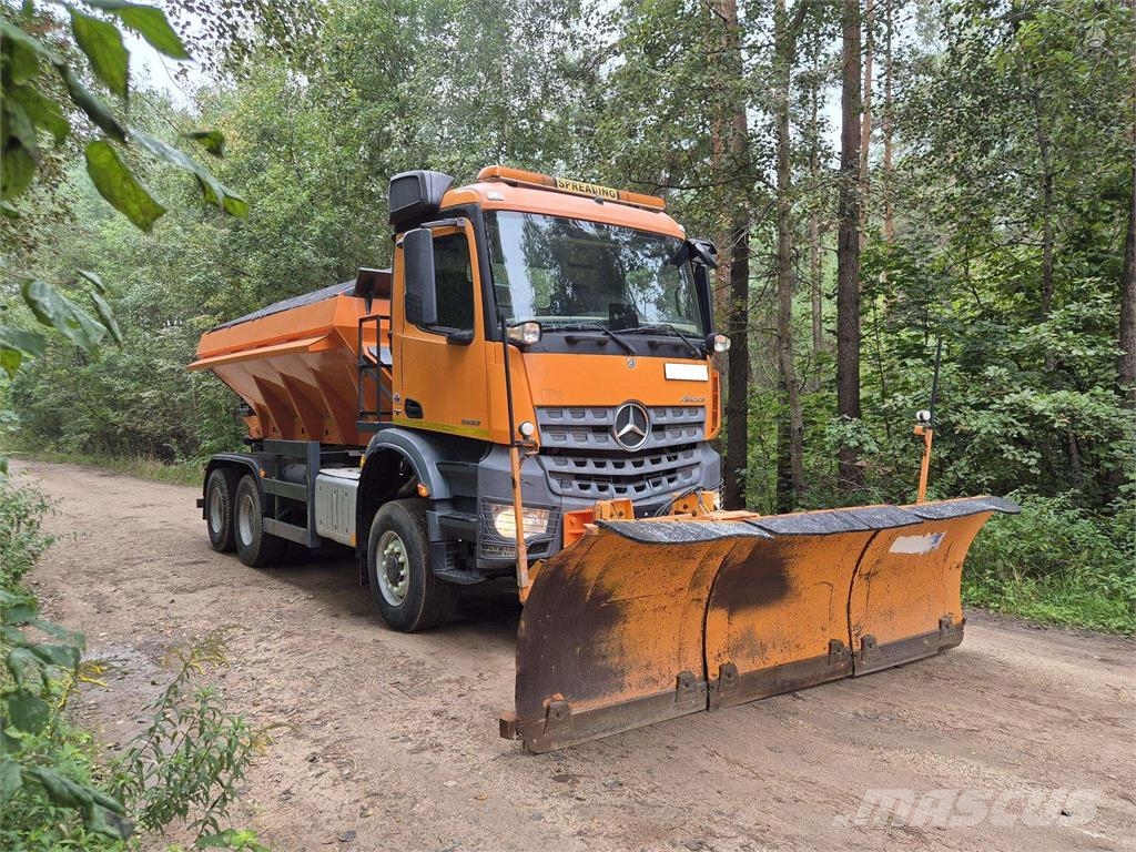 MB Trac Arocs 6x6 Schneeschilde und -pflüge