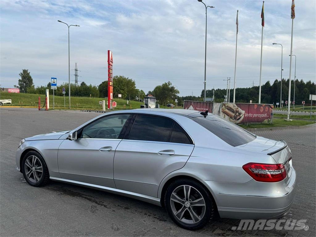 Mercedes-Benz  Carros Ligeiros