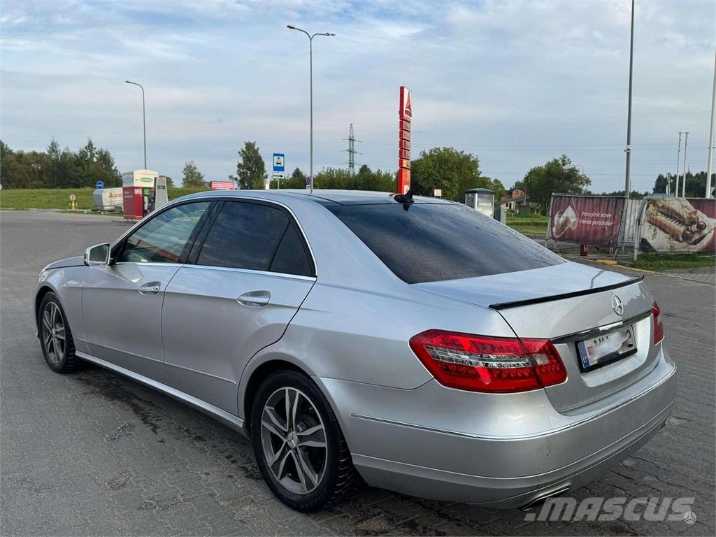 Mercedes-Benz  Carros Ligeiros