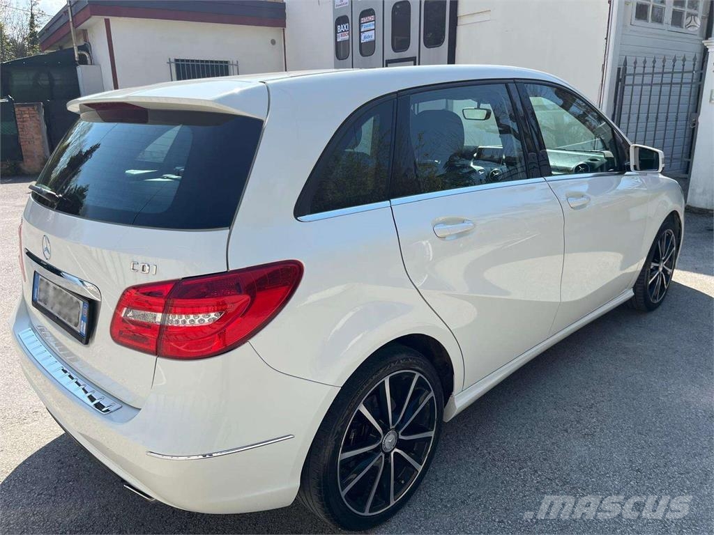 Mercedes-Benz  Automašīnas