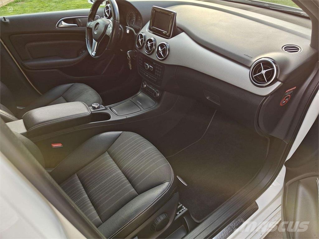 Mercedes-Benz  Automašīnas