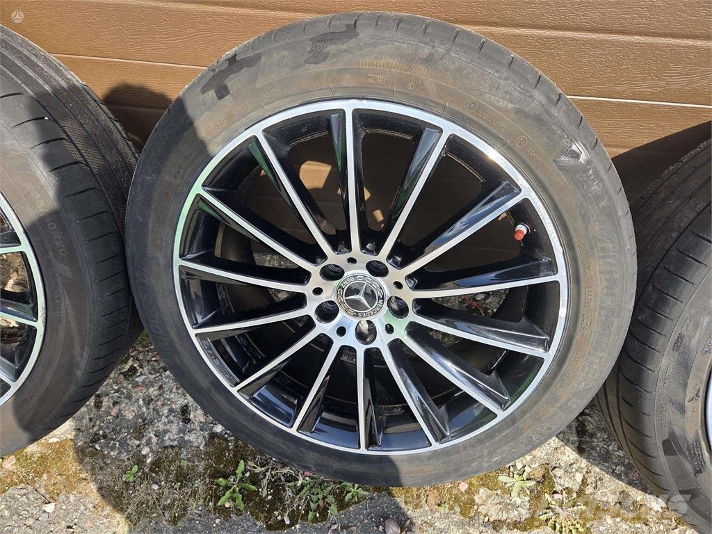 Mercedes-Benz Amg skirtingu plociu Pneus, rodas e aros