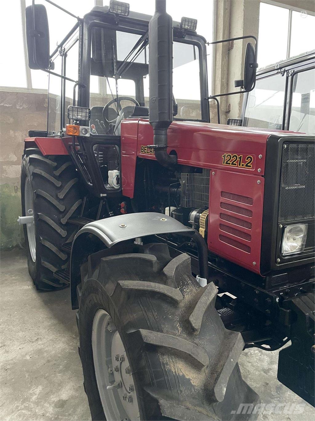 MTZ 1221.2 Traktoren