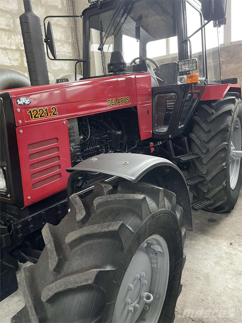 MTZ 1221.2 Traktoren