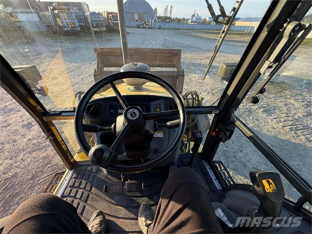 New Holland B 110-4PT , 2 quick couplers Ekskavatoriniai krautuvai