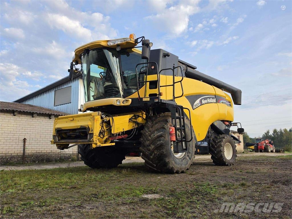 New Holland CX820 Derliaus nuėmimo kombainai