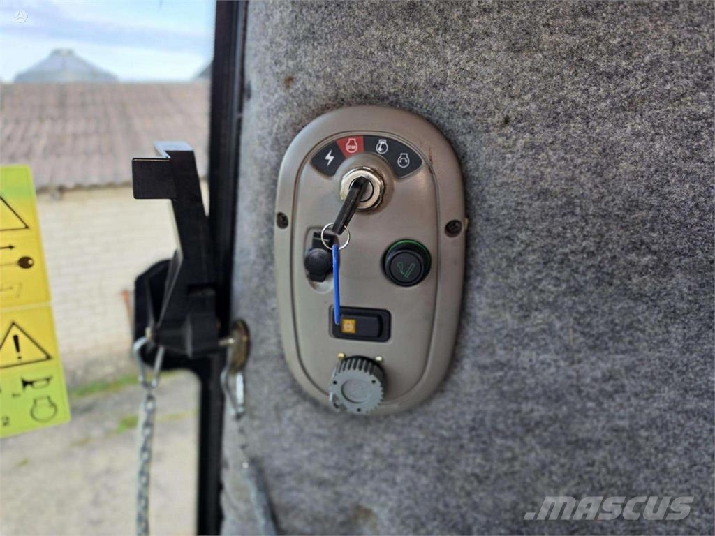 New Holland CX820 Derliaus nuėmimo kombainai
