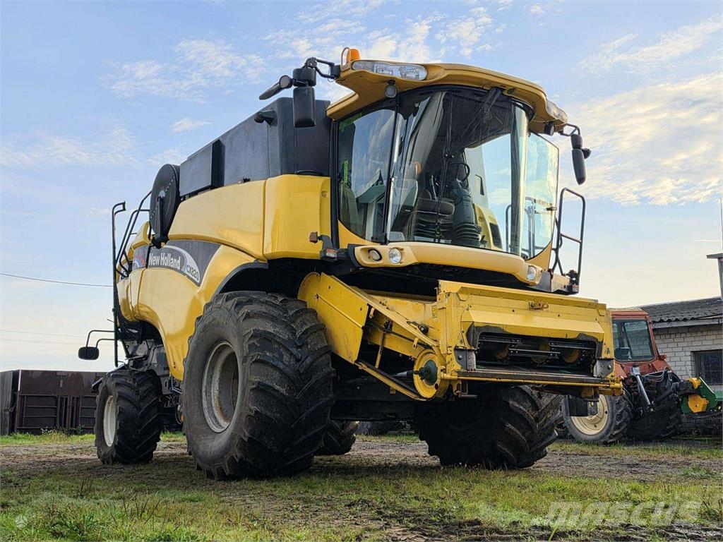 New Holland CX820 Derliaus nuėmimo kombainai