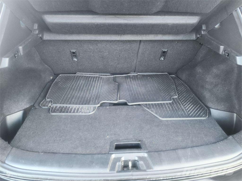 Nissan  Avtomobili