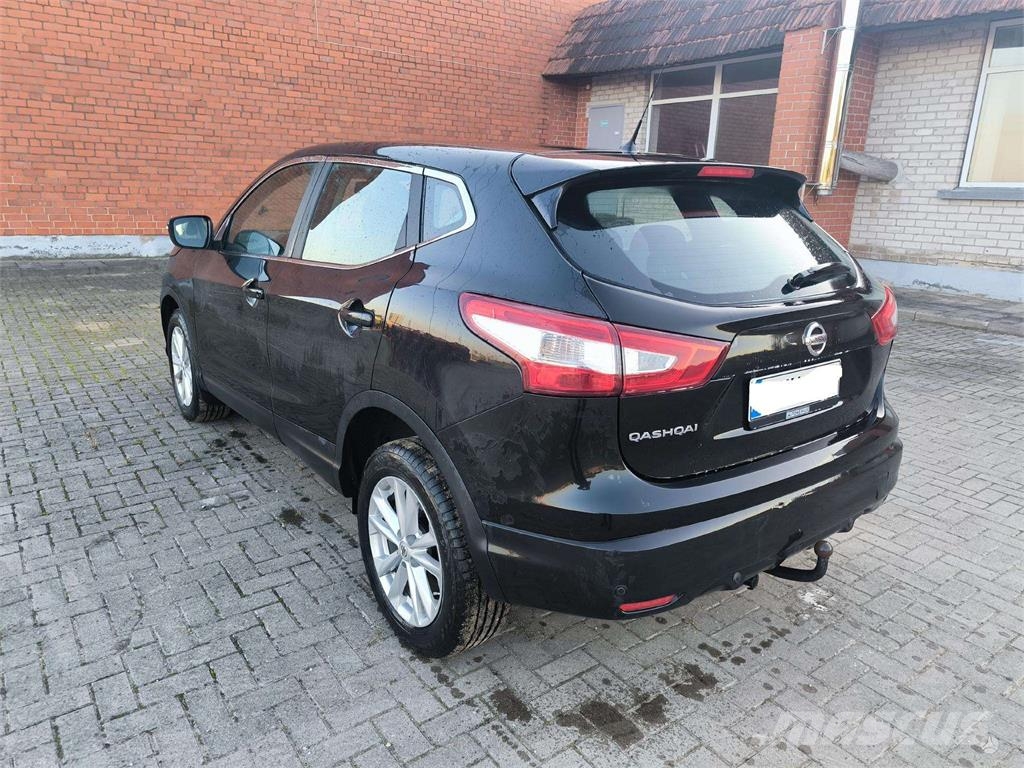 Nissan  Avtomobili