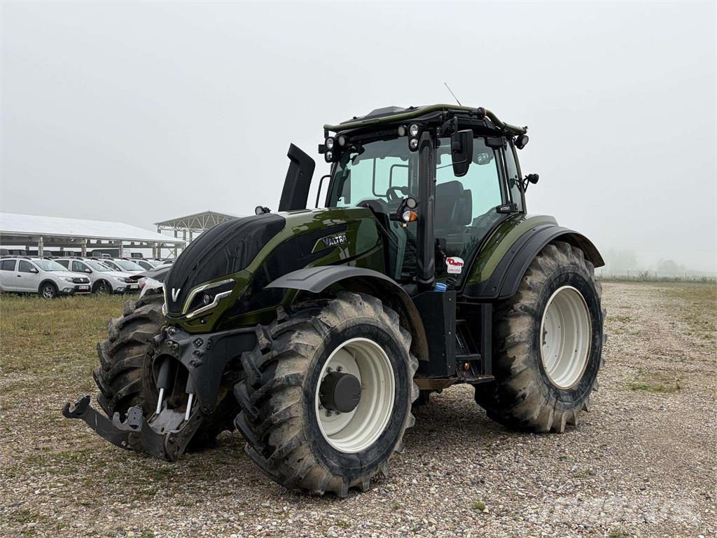 Valtra T235 Traktoriai