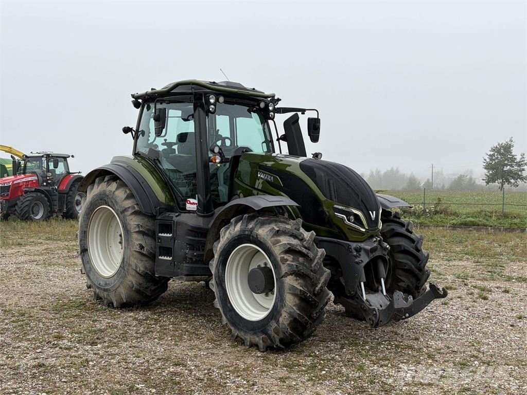 Valtra T235 Traktoriai
