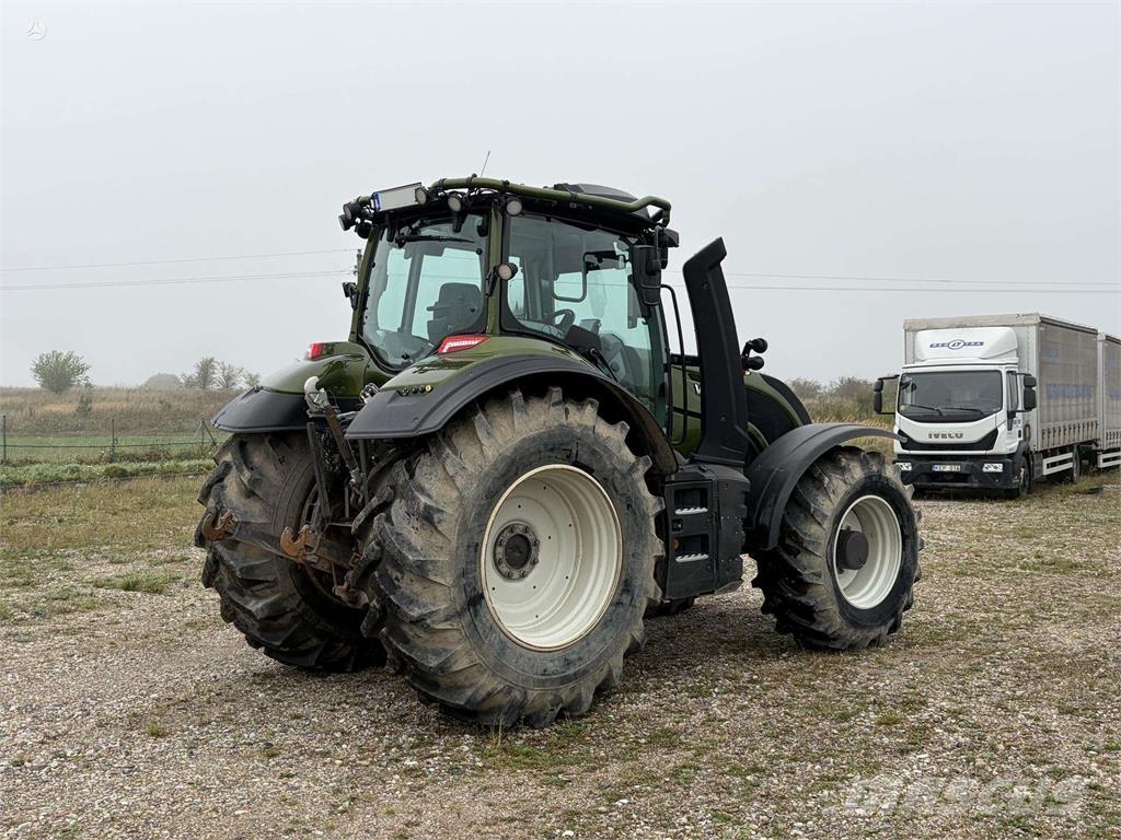Valtra T235 Traktoriai