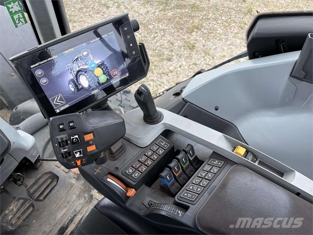 Valtra T235 Traktoriai