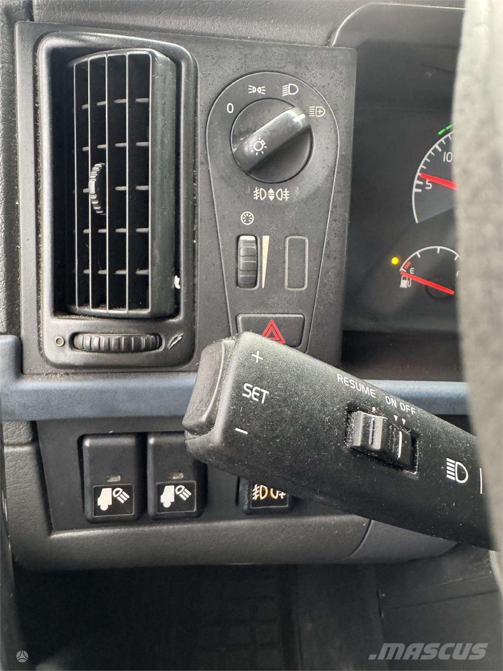 Volvo FM 300 skysčių pristatymo sunkvežimis タンカートラック