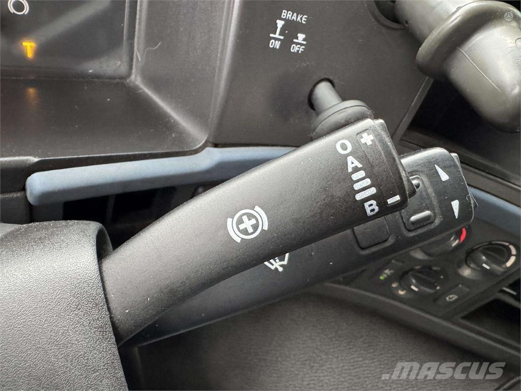 Volvo FM 300 skysčių pristatymo sunkvežimis タンカートラック