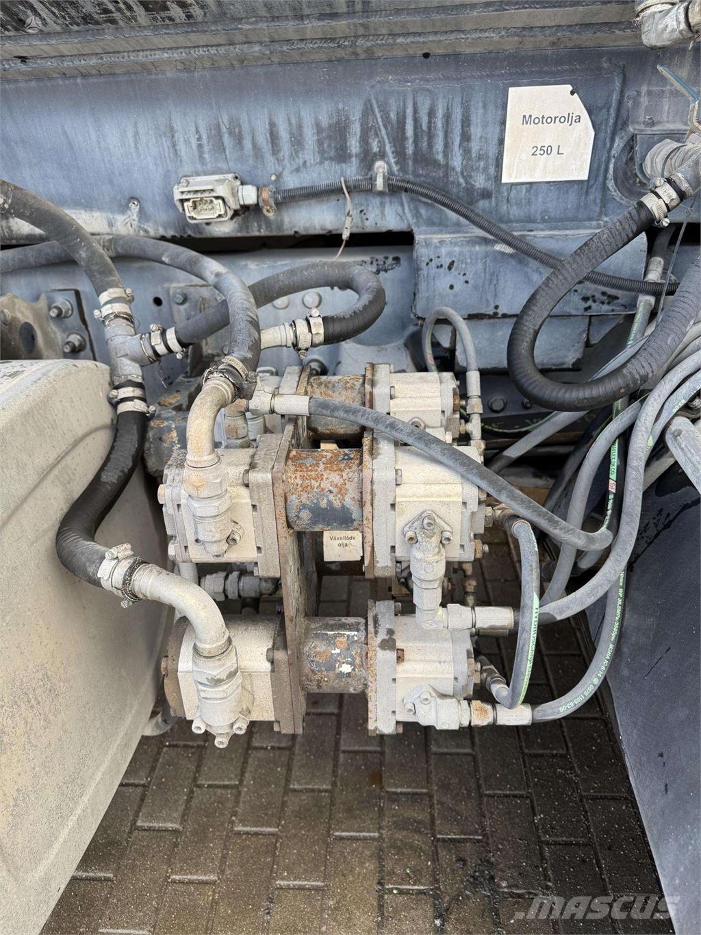 Volvo FM 300 skysčių pristatymo sunkvežimis タンカートラック