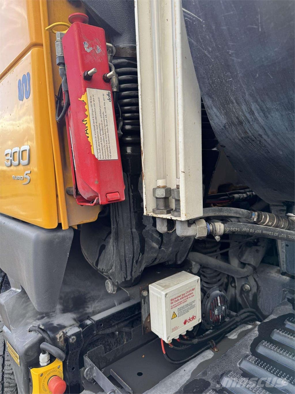Volvo FM 300 skysčių pristatymo sunkvežimis タンカートラック