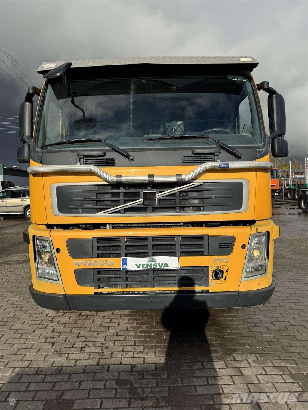 Volvo FM 300 skysčių pristatymo sunkvežimis タンカートラック