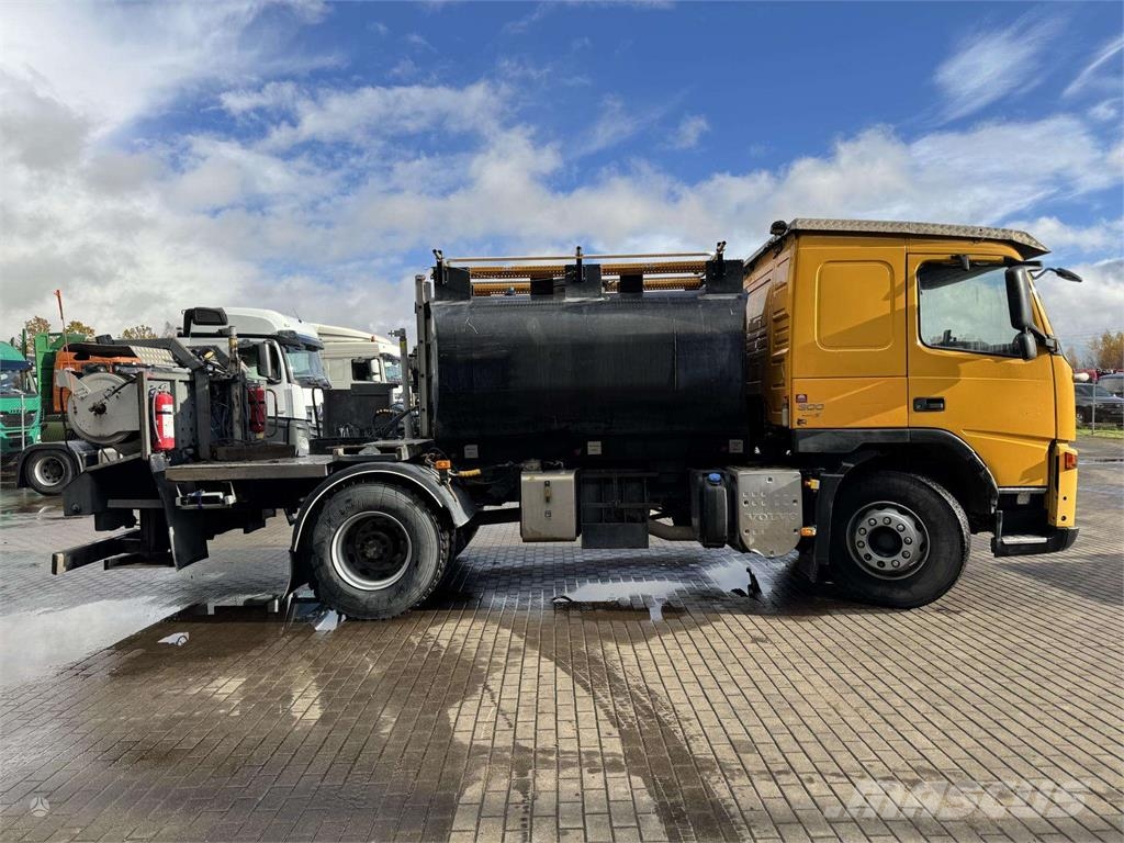 Volvo FM 300 skysčių pristatymo sunkvežimis タンカートラック