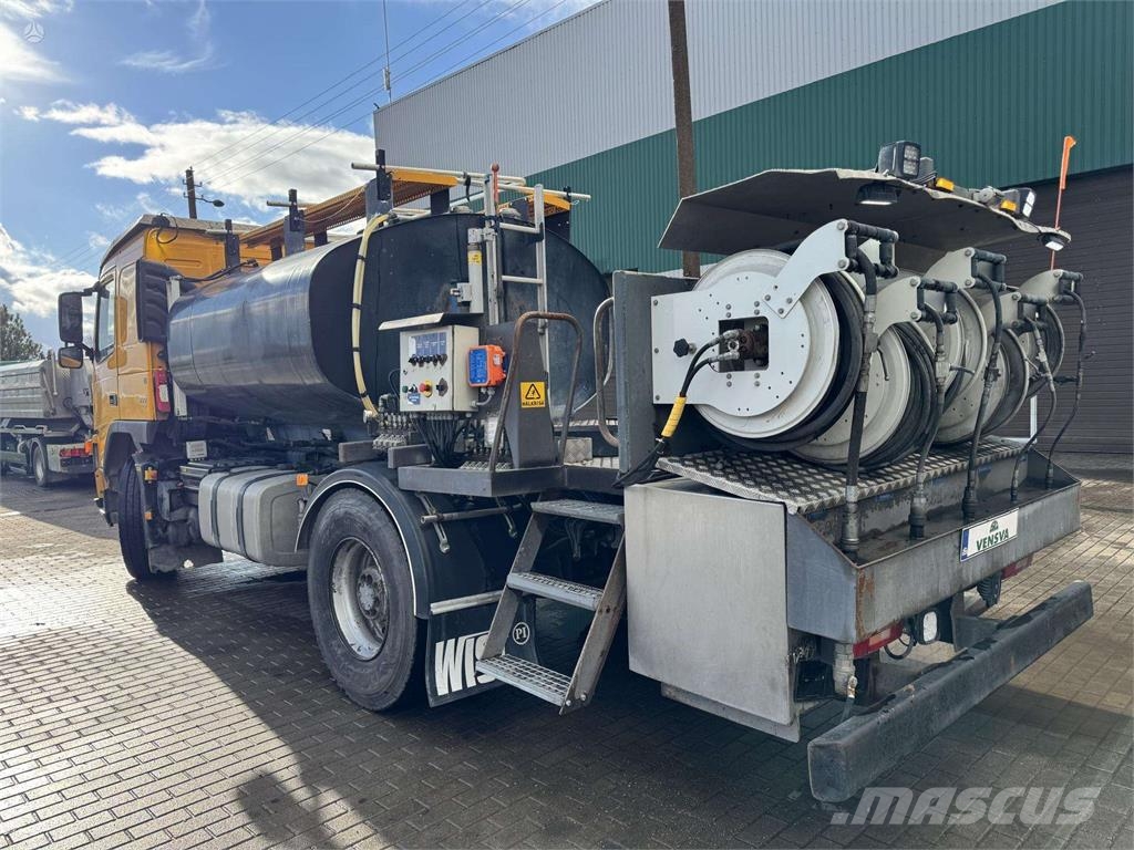Volvo FM 300 skysčių pristatymo sunkvežimis タンカートラック