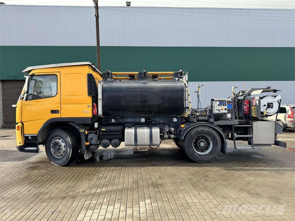 Volvo FM 300 skysčių pristatymo sunkvežimis タンカートラック