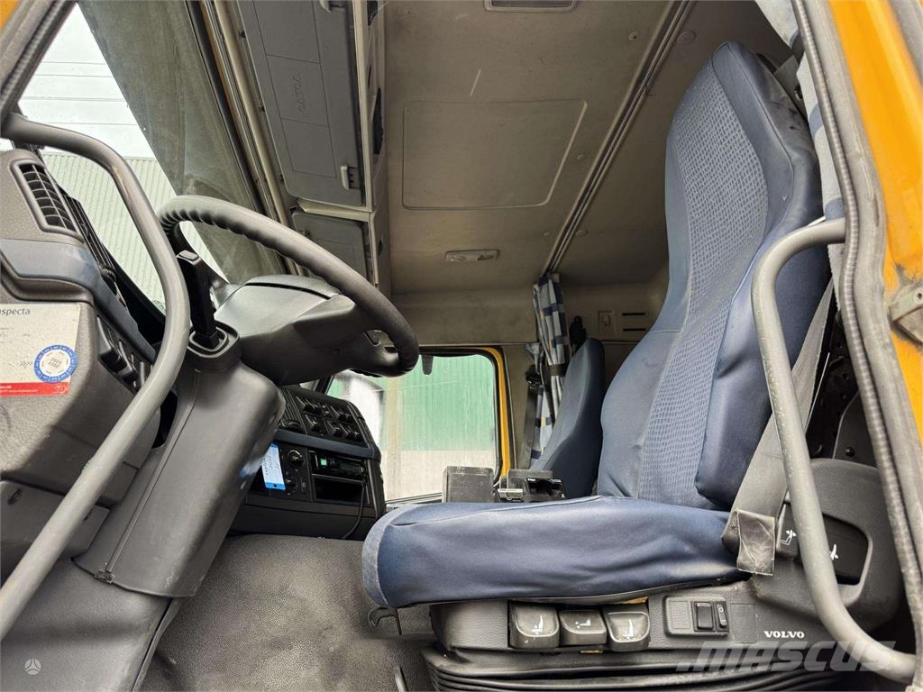 Volvo FM 300 skysčių pristatymo sunkvežimis タンカートラック